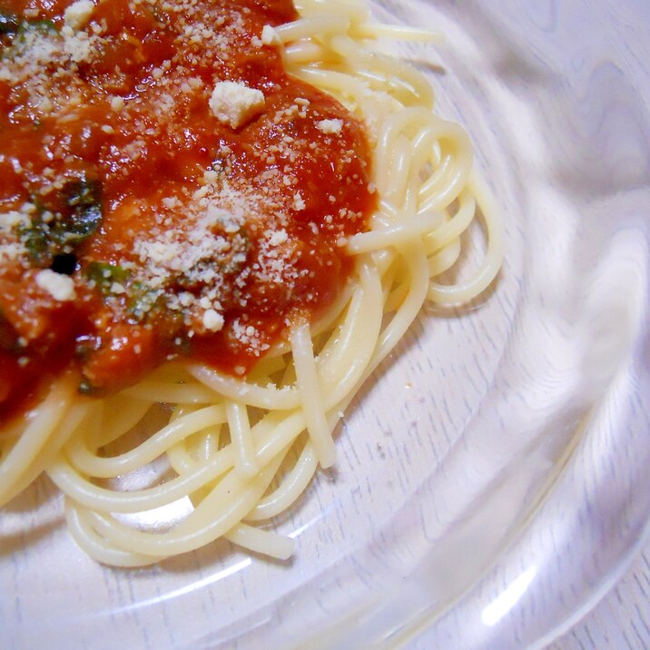 隠し味に鯖缶☆簡単にトマトソースパスタ